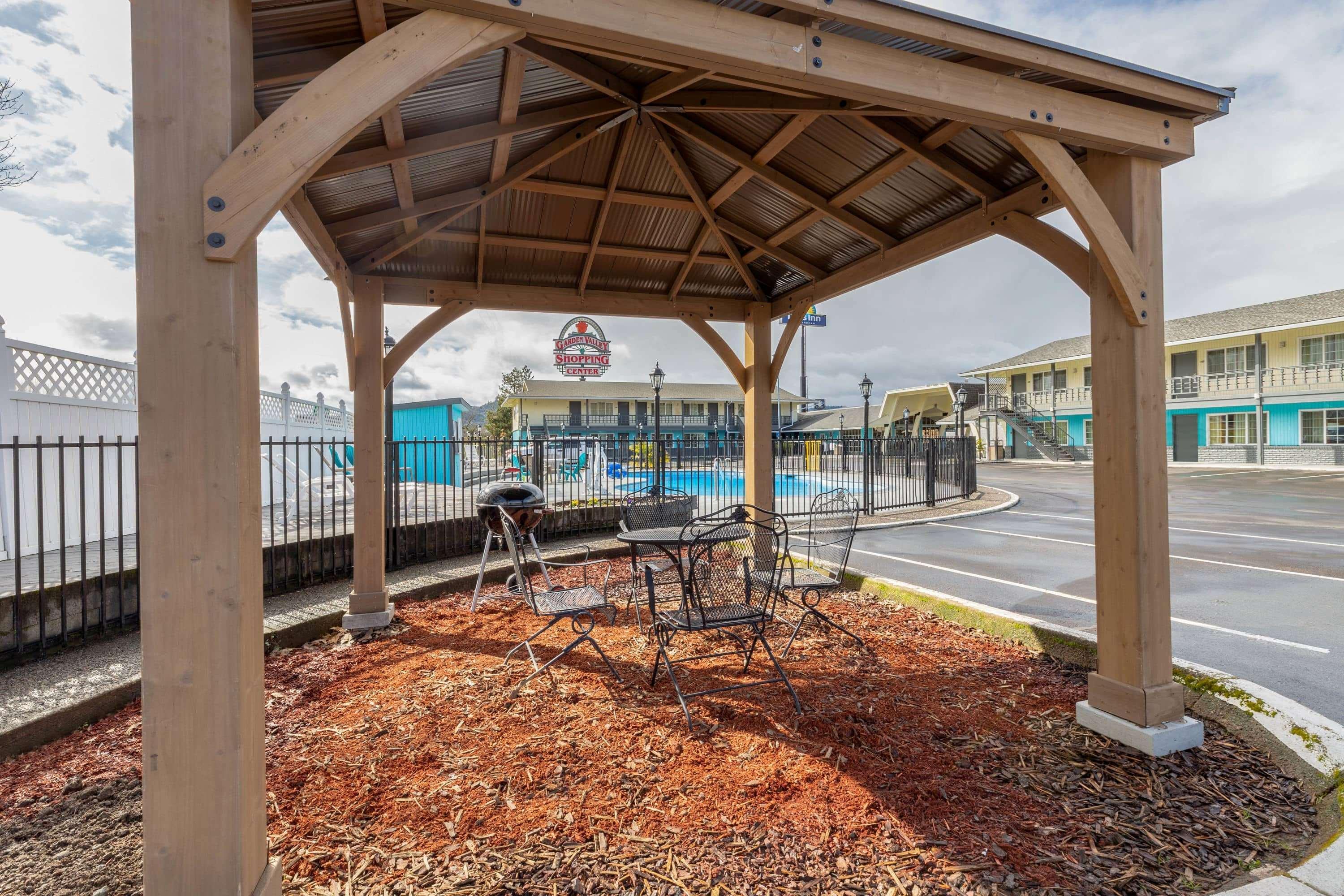 Rosewood Inn & Suites Roseburg Extérieur photo
