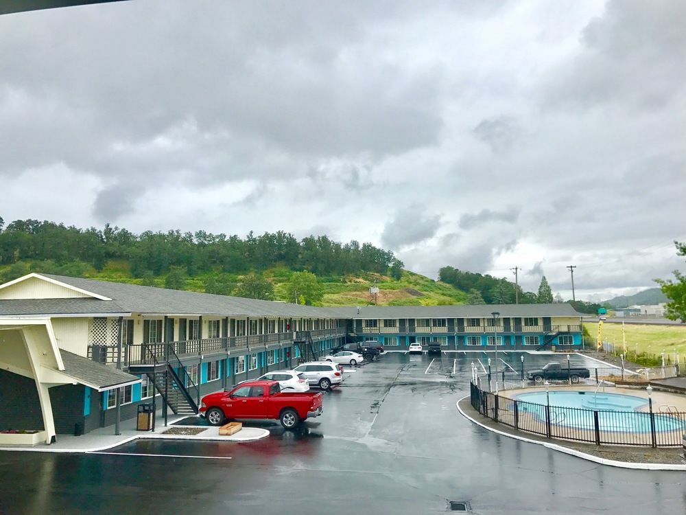 Rosewood Inn & Suites Roseburg Extérieur photo