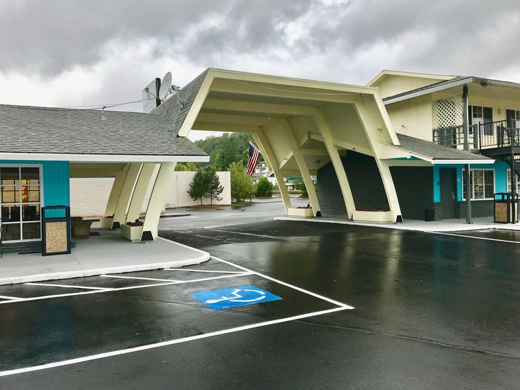 Rosewood Inn & Suites Roseburg Extérieur photo