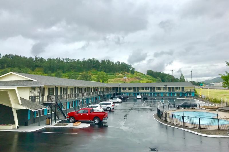 Rosewood Inn & Suites Roseburg Extérieur photo
